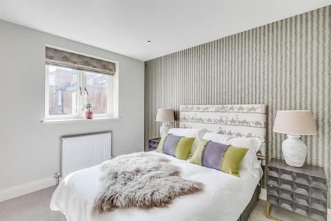 2 bedroom flat for sale - Fulham Palace Road, London