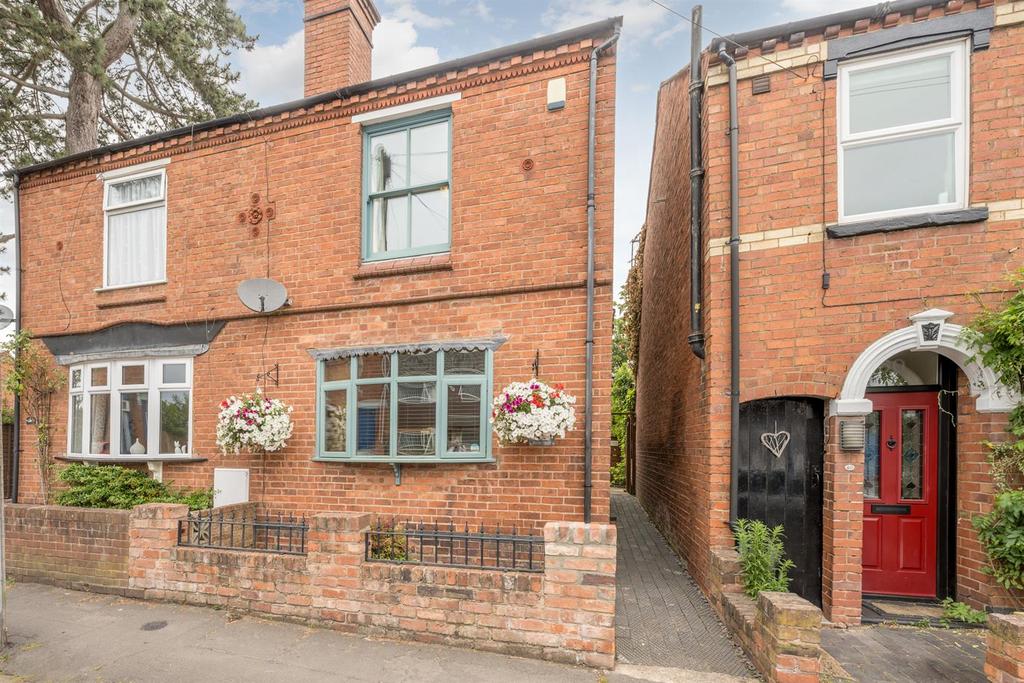 Brook Street, Stourbridge, DY8 3XB 2 bed semidetached house for sale