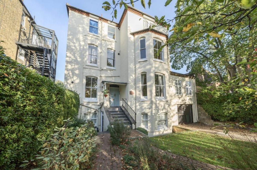 Kidbrooke Grove Blackheath SE3 2 bed apartment for sale £425,000