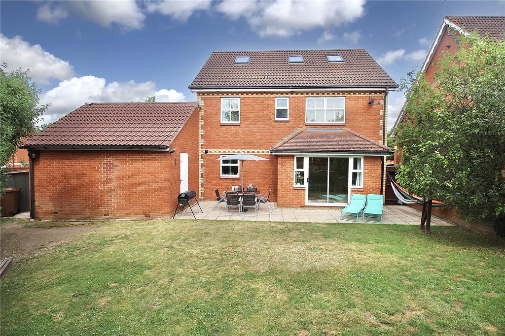 Hazel Rise, Claydon, Ipswich, Suffolk, IP6 6 bed detached house for