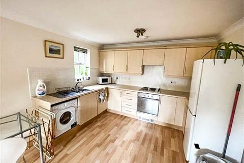 2 bedroom flat to rent, Hadfield Close, Victoria Park, M14