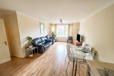 2 bedroom flat to rent, Hadfield Close, Victoria Park, M14