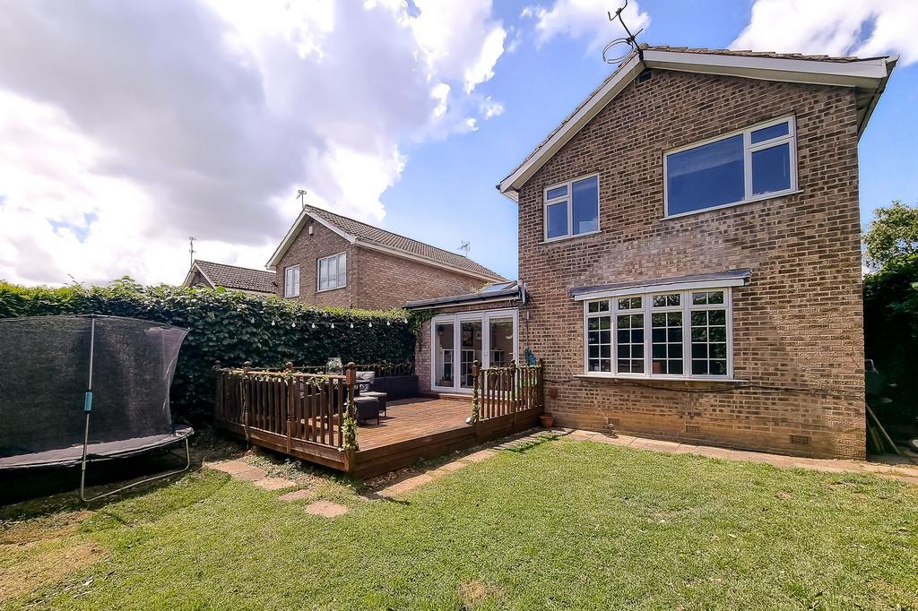 Kielder Oval, Harrogate, HG2 3 bed detached house for sale £400,000