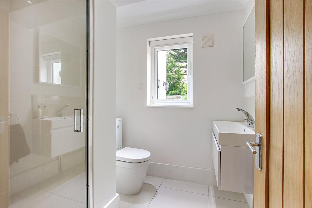 G Floor Shower Room