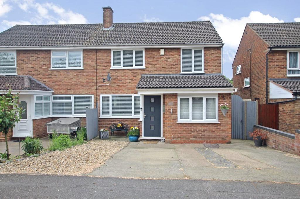 Bletchley, Buckinghamshire MK2 3 bed semidetached house for sale £