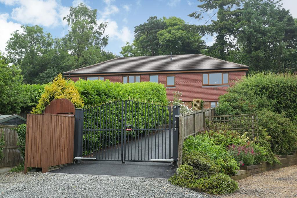 Woodland Drive, Hawkinge, CT18 8 bed detached house for sale £895,000