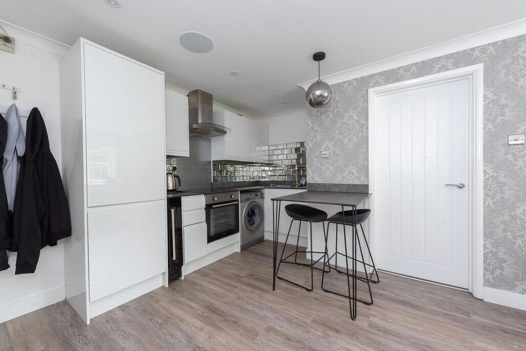 Broadhurst, Farnborough, GU14 1 bed apartment £195,000