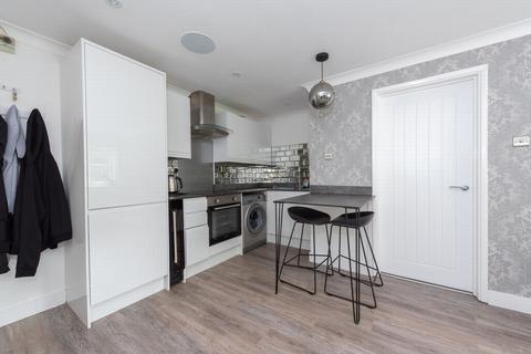 43 Broadhurst, Farnborough, GU14 9XA