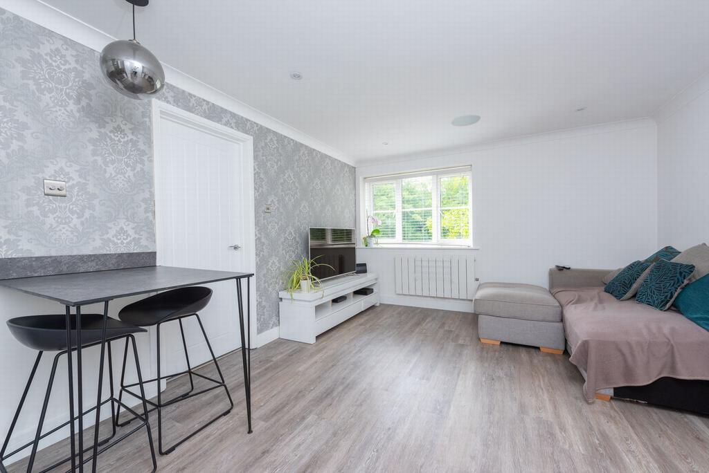 Broadhurst, Farnborough, GU14 1 bed apartment £195,000