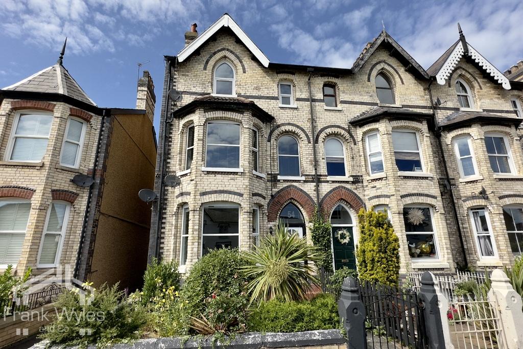 Westby Street, Lytham, Lancashire 2 bed flat to rent £725 pcm (£167 pw)