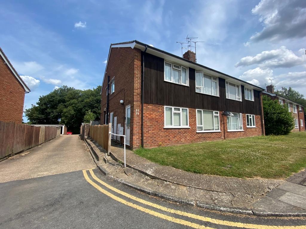 Raymond Avenue Canterbury CT1 2 bed apartment to rent £1,200 pcm (£