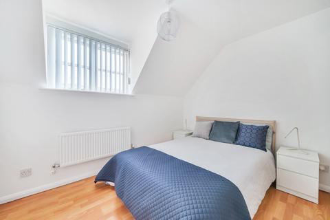 15 Archer Close, Kingston Upon Thames, KT2 5NE