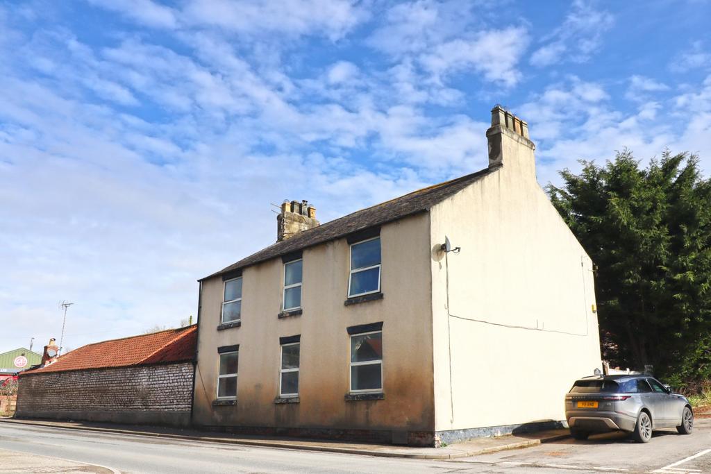 Corner House Farm, Foxholes YO25 3QH 5 bed link detached house £150,000