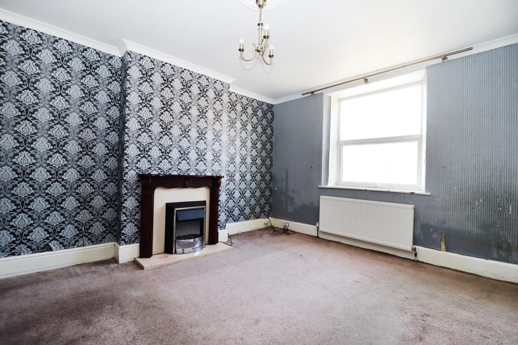 Corner House Farm, Foxholes YO25 3QH 5 bed link detached house £150,000