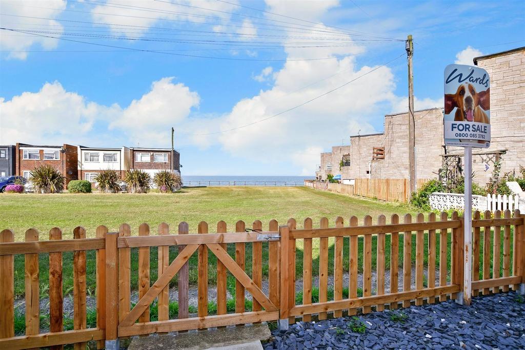 Manor Way, LeysdownOnSea, Sheerness, Kent 2 bed ground floor flat for sale £90,000