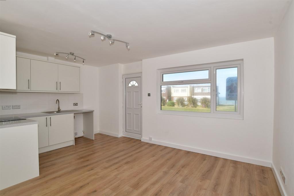 Manor Way, LeysdownOnSea... 2 bed ground floor flat £90,000