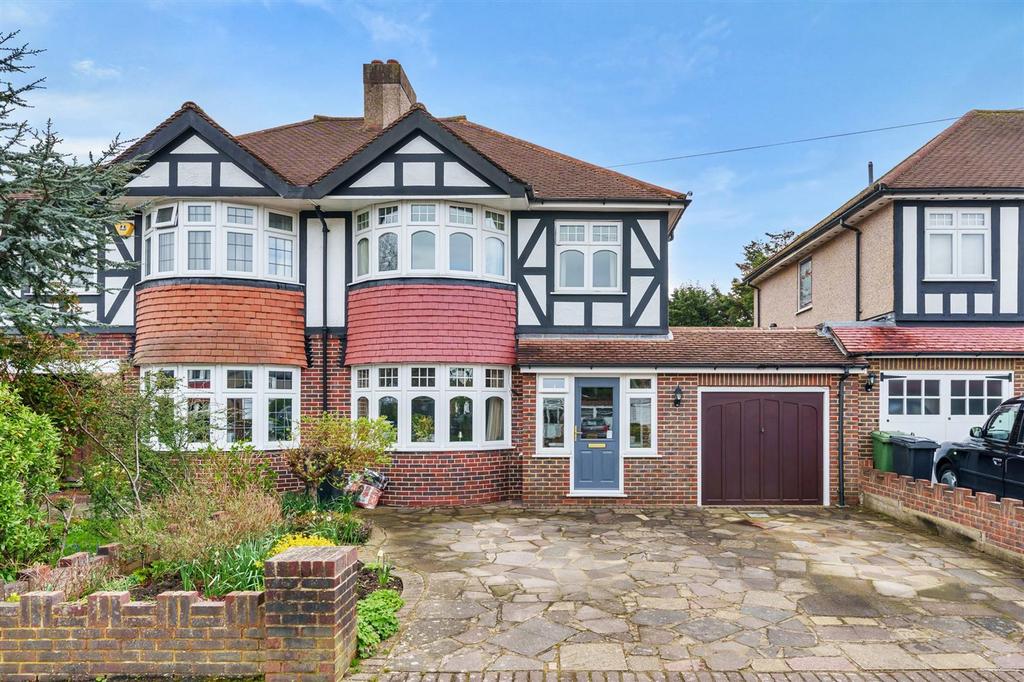 Bradstock Road, Epsom, KT17 3 bed semidetached house for sale £725,000