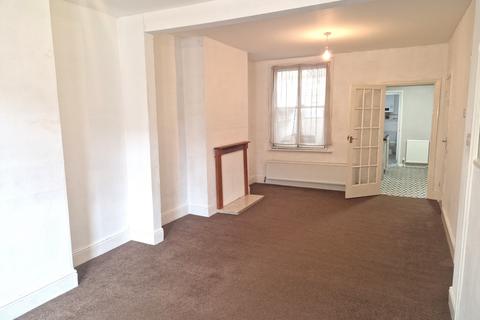 3 bedroom terraced house to rent, Robinson Road, Rushden, NN10