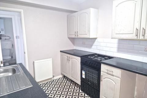 3 bedroom terraced house to rent, Robinson Road, Rushden, NN10