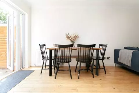 2 bedroom terraced house to rent - View 5