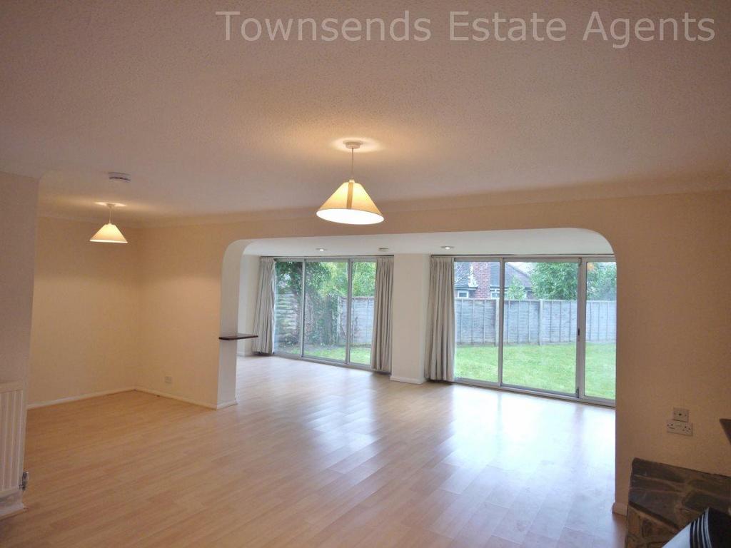 Roy Road, Northwood HA6 4 bed detached house £799,950
