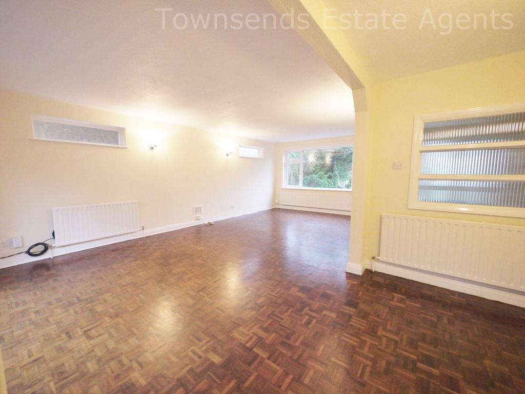 Brookdene Drive, Northwood HA6 4 bed detached house £850,000