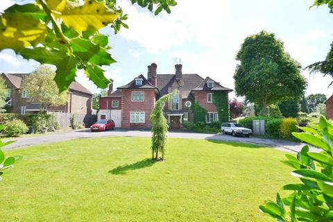Flat 4, 18 Frithwood Avenue, Northwood, HA6 3LX
