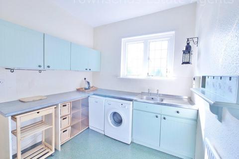 Flat 4, 18 Frithwood Avenue, Northwood, HA6 3LX