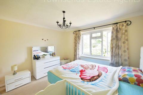 25 Wildoaks Close, Northwood, HA6 3NW