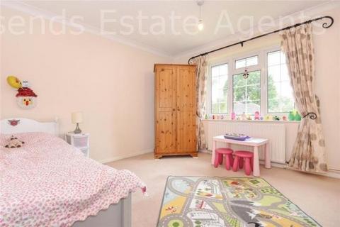 25 Wildoaks Close, Northwood, HA6 3NW