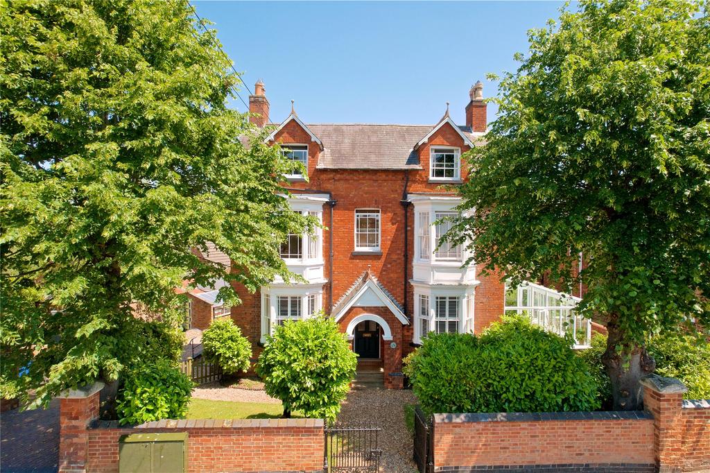 Wellingborough Road, Broughton, Kettering, Northamptonshire, NN14 5 bed