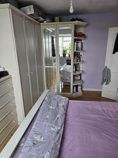 4 bedroom semi-detached house for sale, Hatch Lane, Harmondsworth UB7