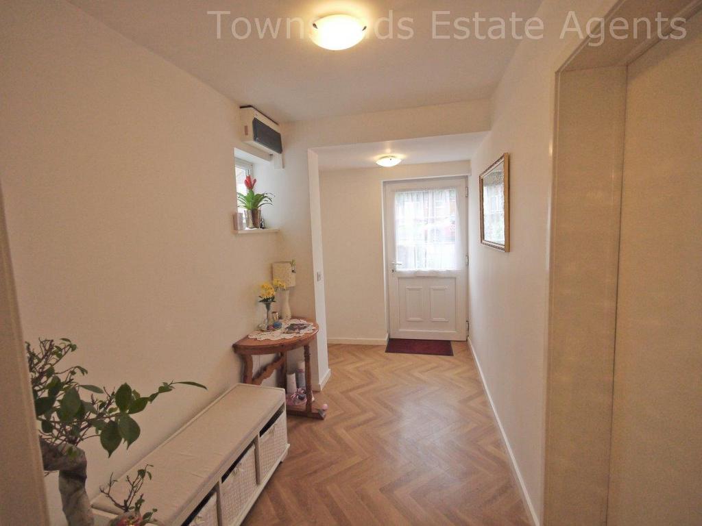 Knoll Crescent, Northwood HA6 5 bed semidetached house for sale £725,000