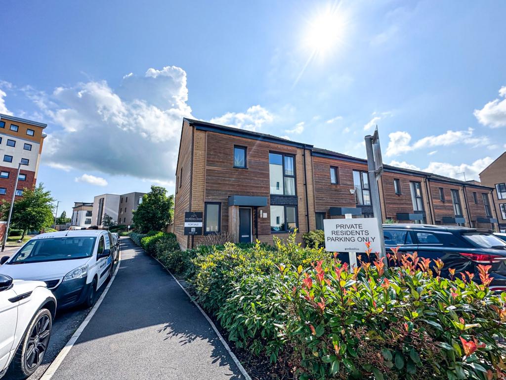 Firepool Crescent, Taunton, TA1 1AT 3 bed end of terrace house £270,000