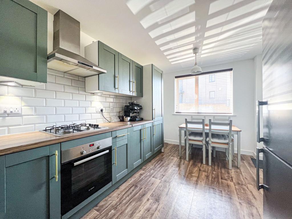 Firepool Crescent, Taunton, TA1 1AT 3 bed end of terrace house £270,000