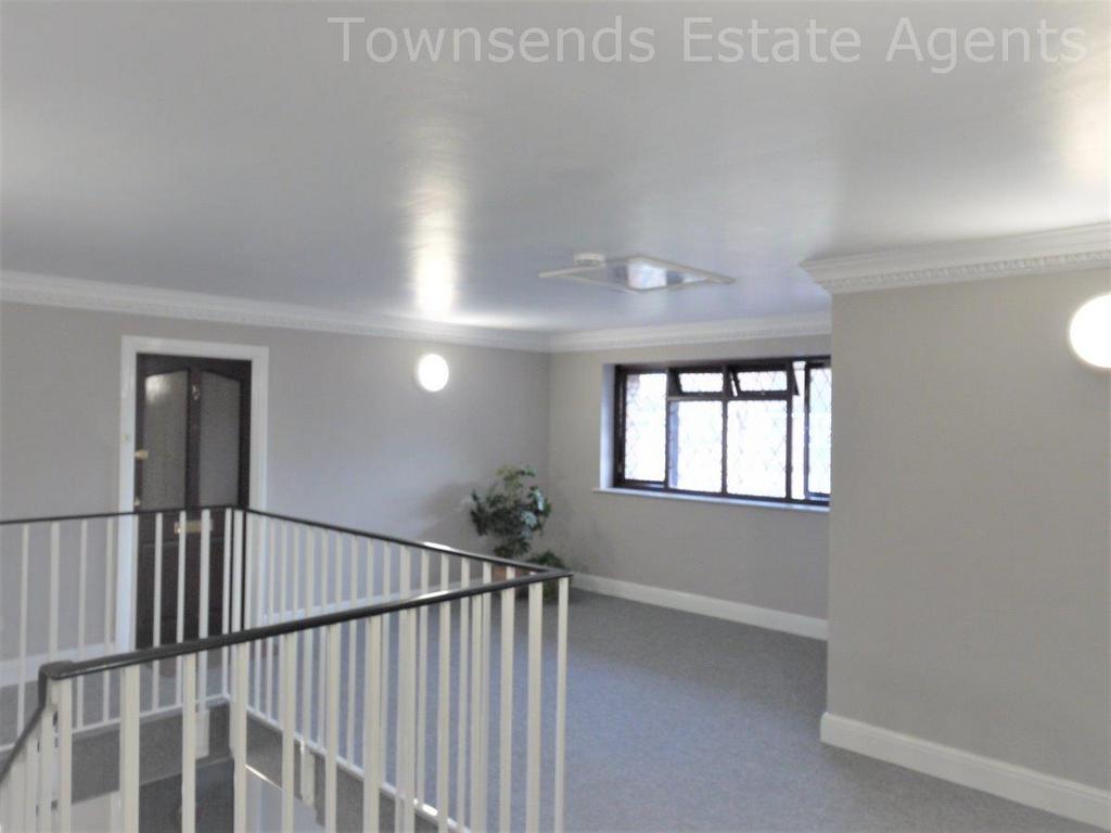 Dene Road, Northwood HA6 2 bed flat for sale £500,000