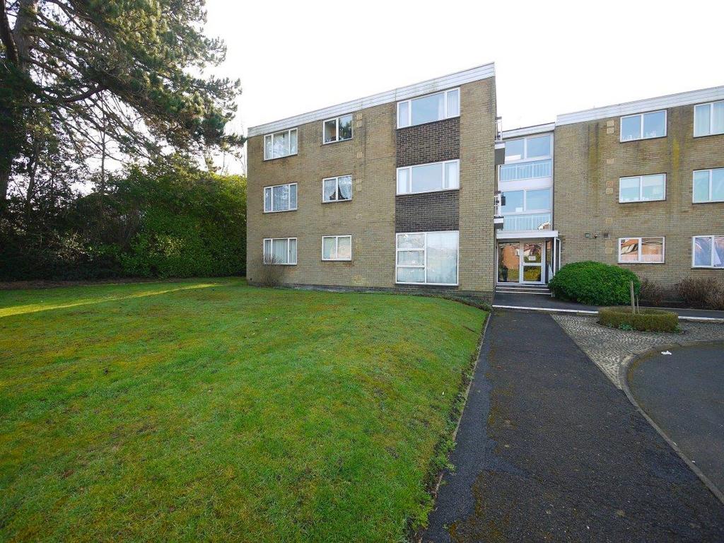 Eastbury Avenue, Northwood HA6 2 bed flat for sale £435,000