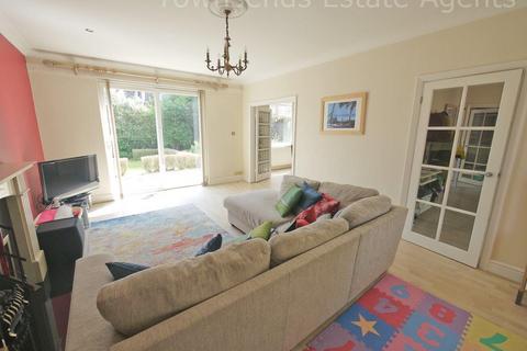 6 Murray Crescent, Pinner, HA5 3QE