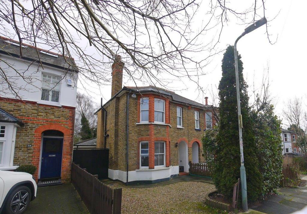 32 Reginald Road, Northwood HA6 1 bed in a house share to rent £699