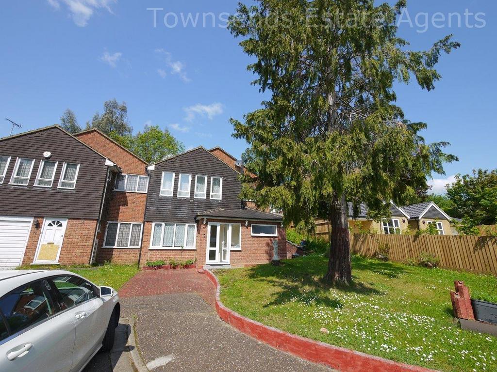 Knoll Crescent, Northwood HA6 5 bed semidetached house for sale £899,950