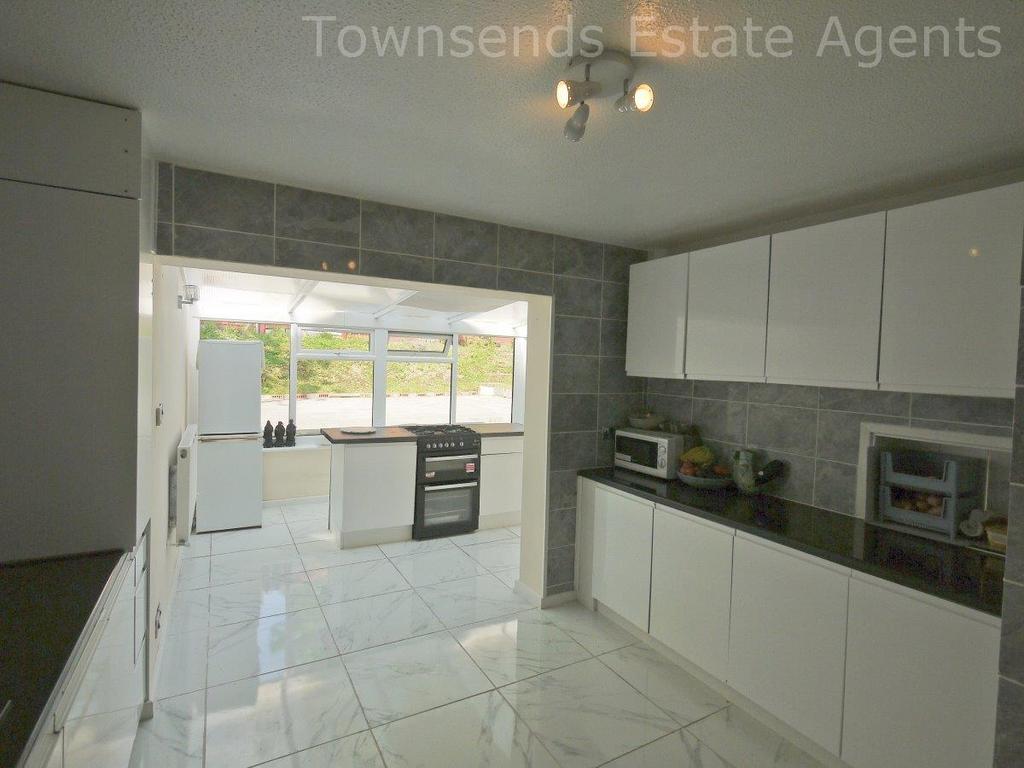 Knoll Crescent, Northwood HA6 5 bed semidetached house for sale £899,950