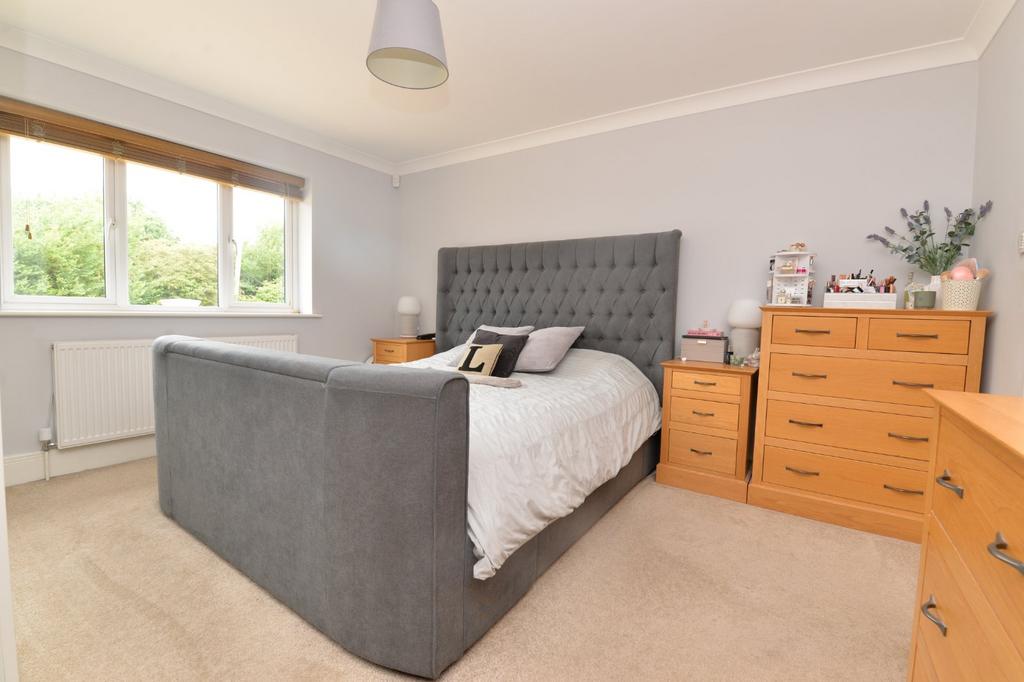 Christchurch Road, Downton, Lymington, Hampshire, SO41 4 bed bungalow