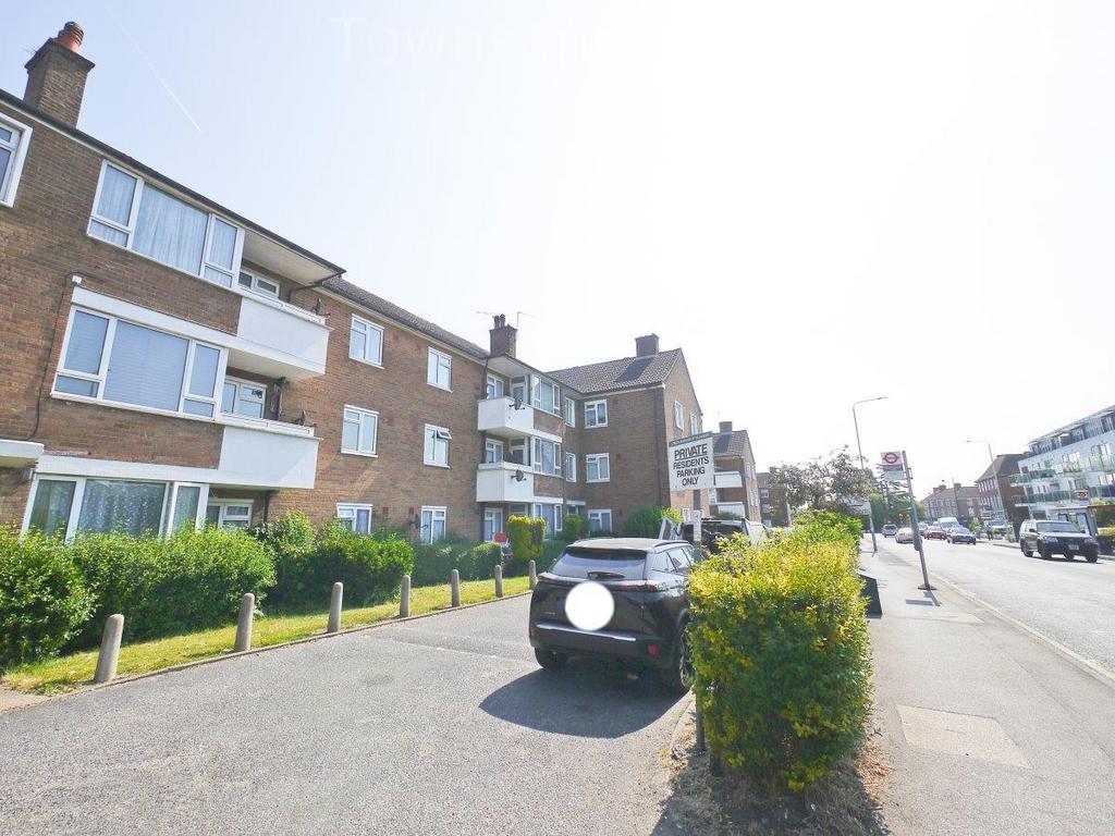 Pinner Road, Northwood Hills HA6 2 bed flat for sale - £299,950