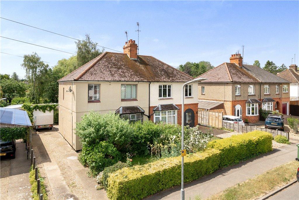 Lakes Lane, Newport Pagnell, Buckinghamshire, MK16 3 bed semidetached house for sale £500,000