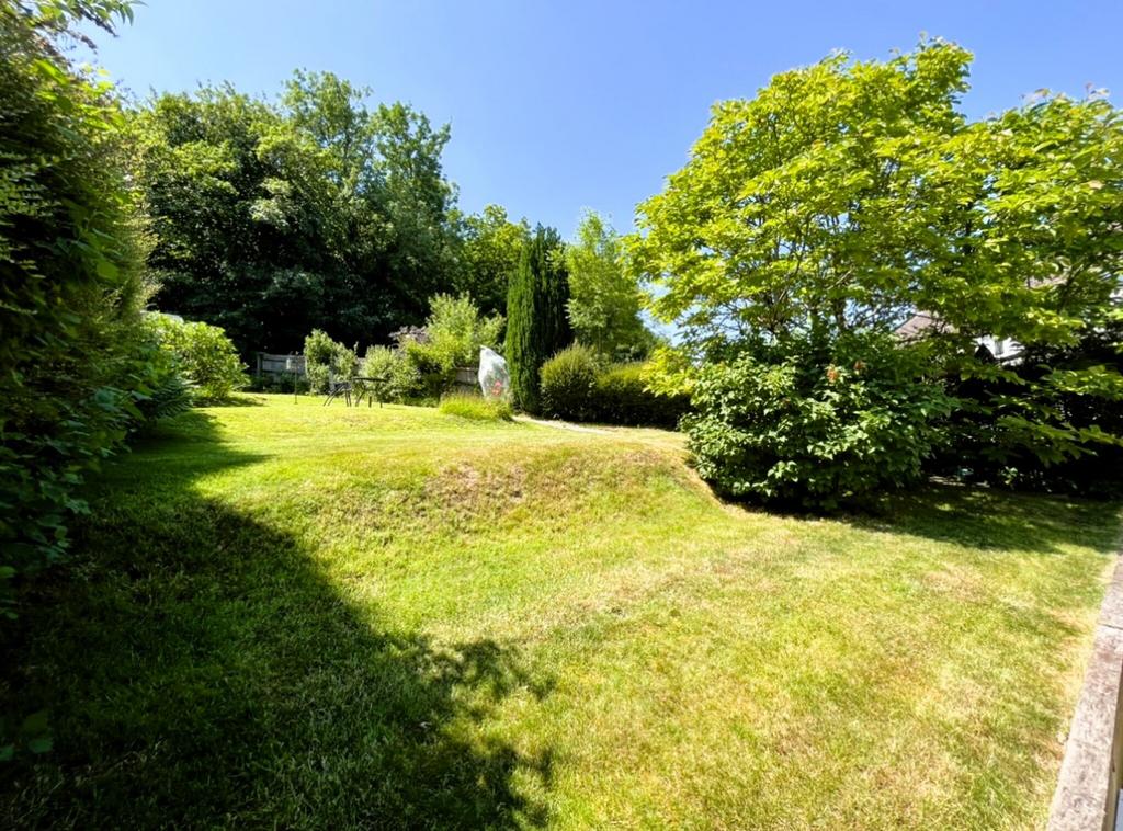 The Green, East Knoyle Highly Sought after Location 3 bed semi