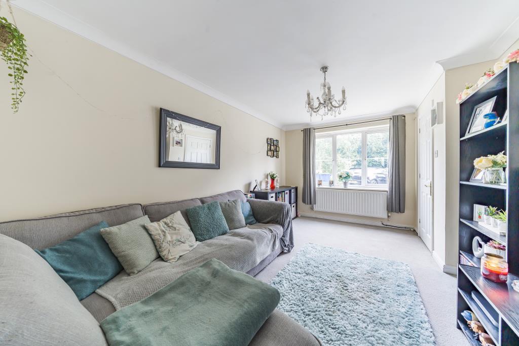 Lucerne Avenue, Bicester, OX26 2 bed terraced house £1,250 pcm (£288 pw)