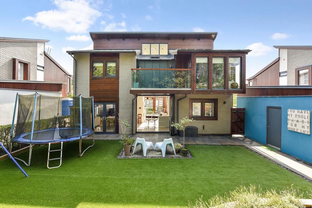 Brynna, Pontyclun CF72 4 bed detached house for sale £565,000