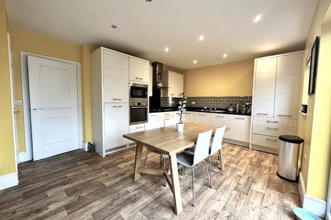 10 Foxglove Close, Trelewis, Treharris, CF46 6FA