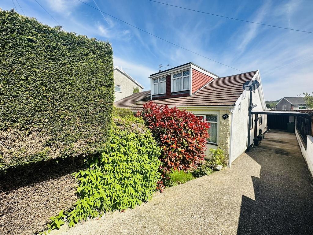 Llantwit Fardre, Pontypridd CF38 3 bed bungalow £249,950