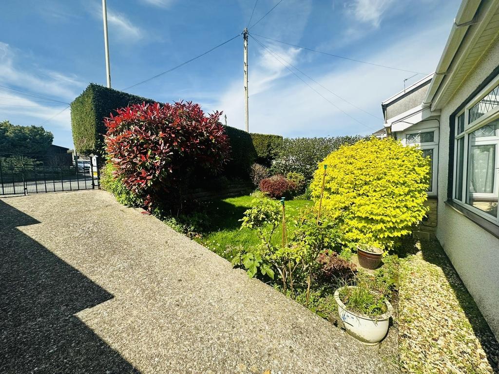 Llantwit Fardre, Pontypridd CF38 3 bed bungalow £249,950